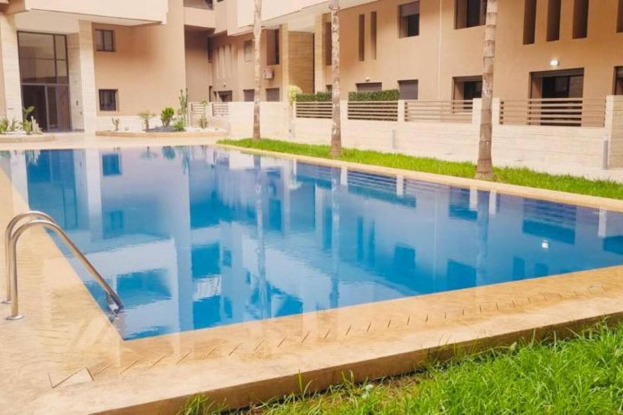 M Avenue Avec Piscine *